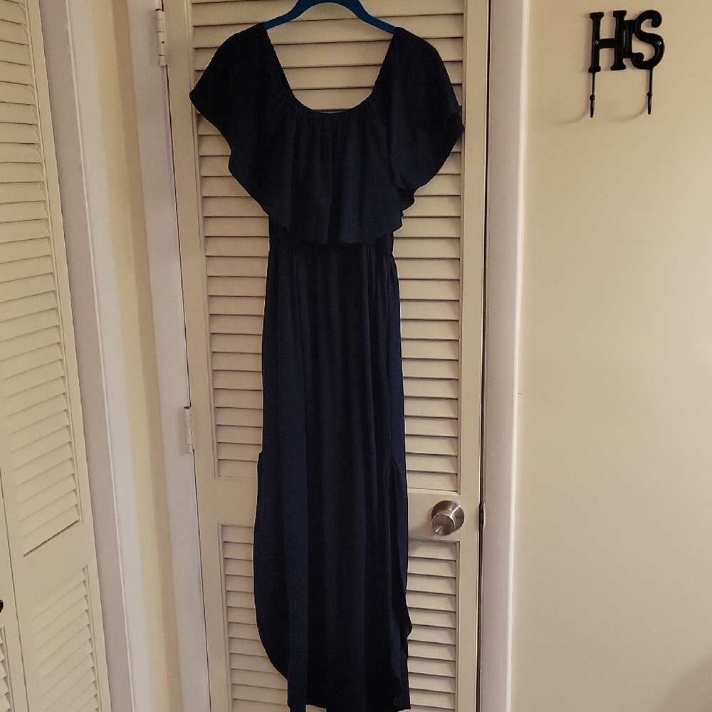 Elegant Navy Maxi Dress with pockets!